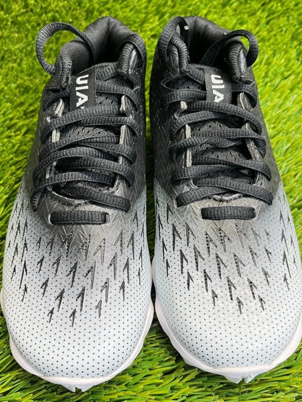 Under Armour Spotlight Franchise 4 RM Boys Size 1.5Y Black White Football Cleats